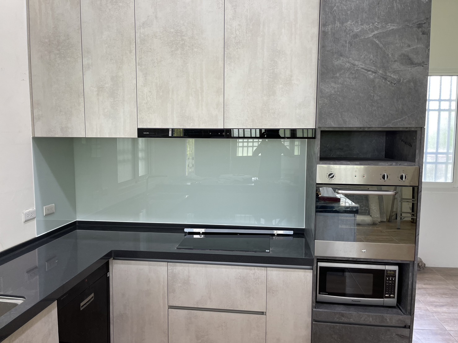 台中廚房強化烤漆玻璃